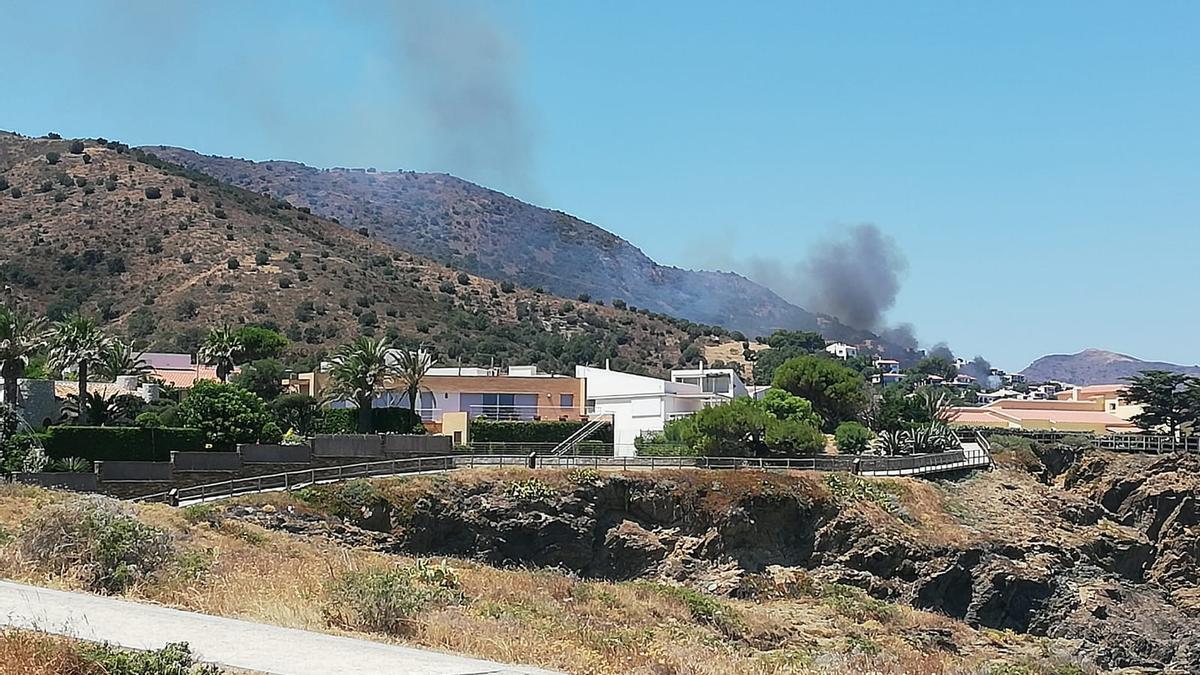 Incendi entre Llançà i Port de la Selva