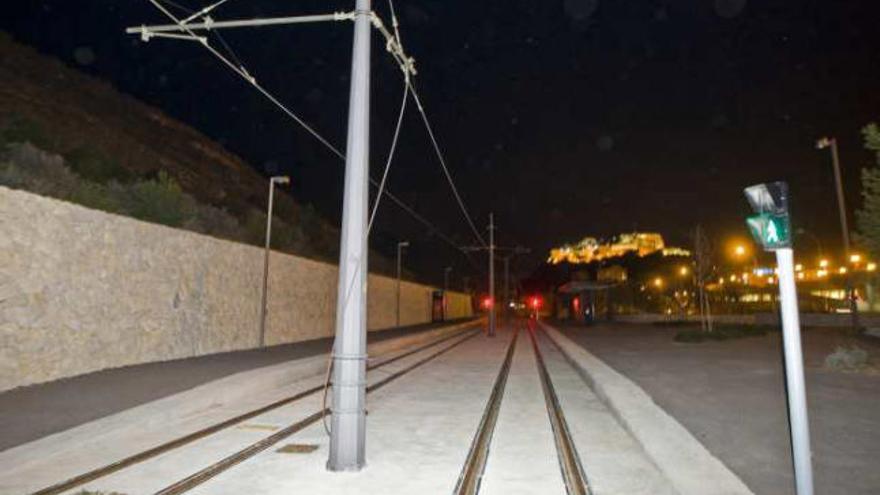 Imagen del tramo donde robaron ayer unos cien metros de catenaria.