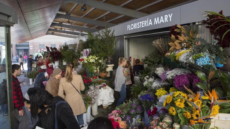 Los puestos de flores del Mercado Central de Alicante abrirán este domingo por el Día de la Madre
