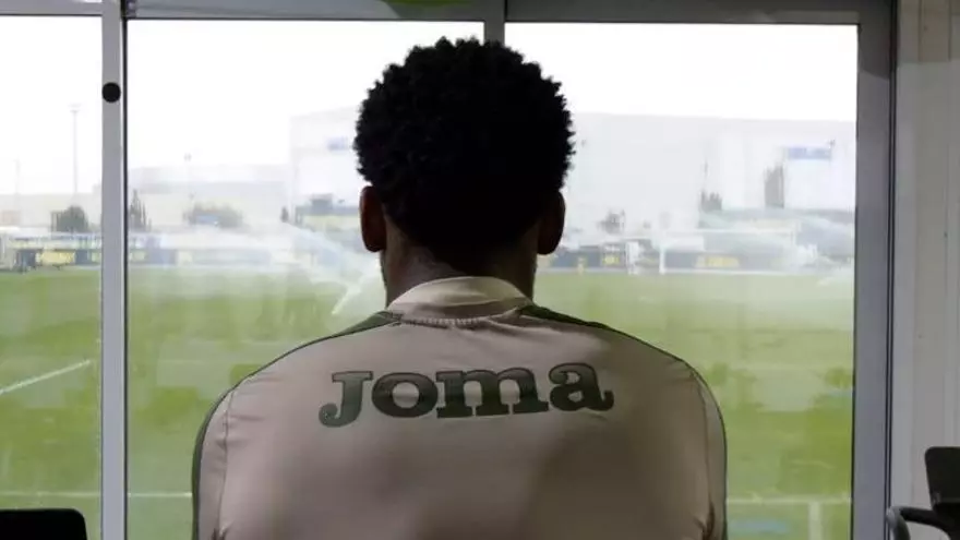 Vídeo: Kambwala rompe su silencio al recibir el alta médica tras siete meses lesionado con el Villarreal