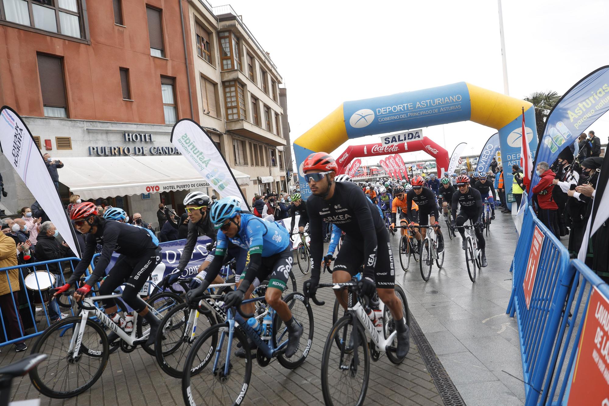 La segunda etapa de la Vuelta Ciclista a Asturias, en imágenes