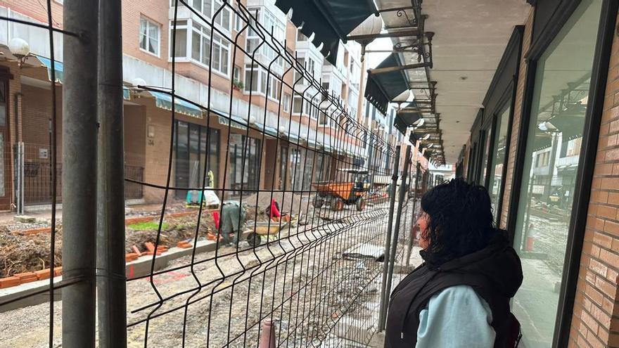 El parque Electra del barrio gijonés de El Llano encara la recta final de su reforma: “Mejor que antes está, sin duda”