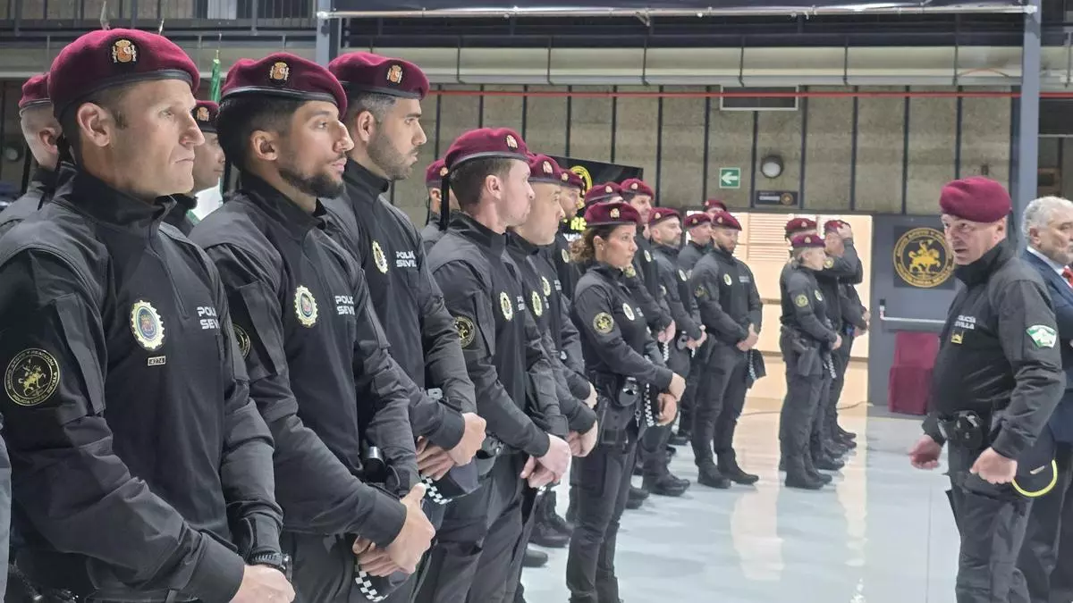 Sevilla estrena la unidad de élite de la Policía Local: el primer despliegue será en El Cerezo