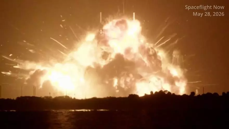 Espectacular explosión de un cohete de Blue Origin durante una prueba de lanzamiento