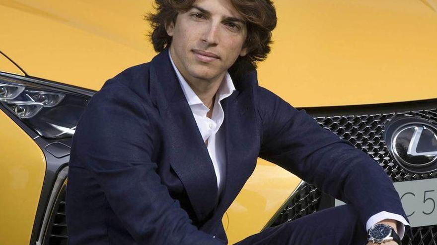 El piloto Roberto Merhi se &#039;zambulle&#039; en el mundo de la moda