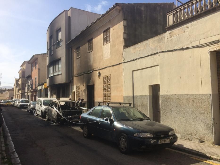 Cinco vehículos, dos motos y una vivenda afectadas por un incendio en Manacor