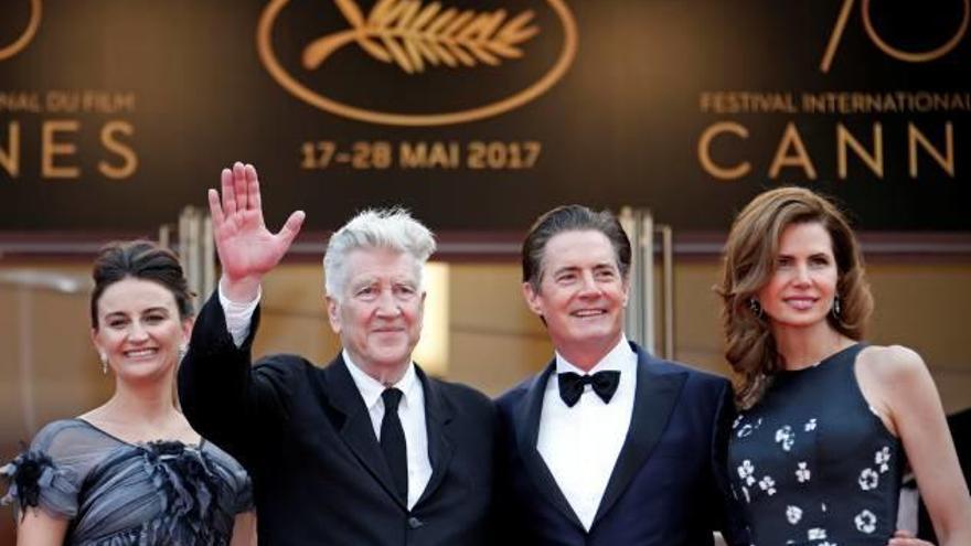 David Lynch y Kyle MacLachan, con sus parejas, Emily Stofle y Desiree Gruber, ayer en Cannes.