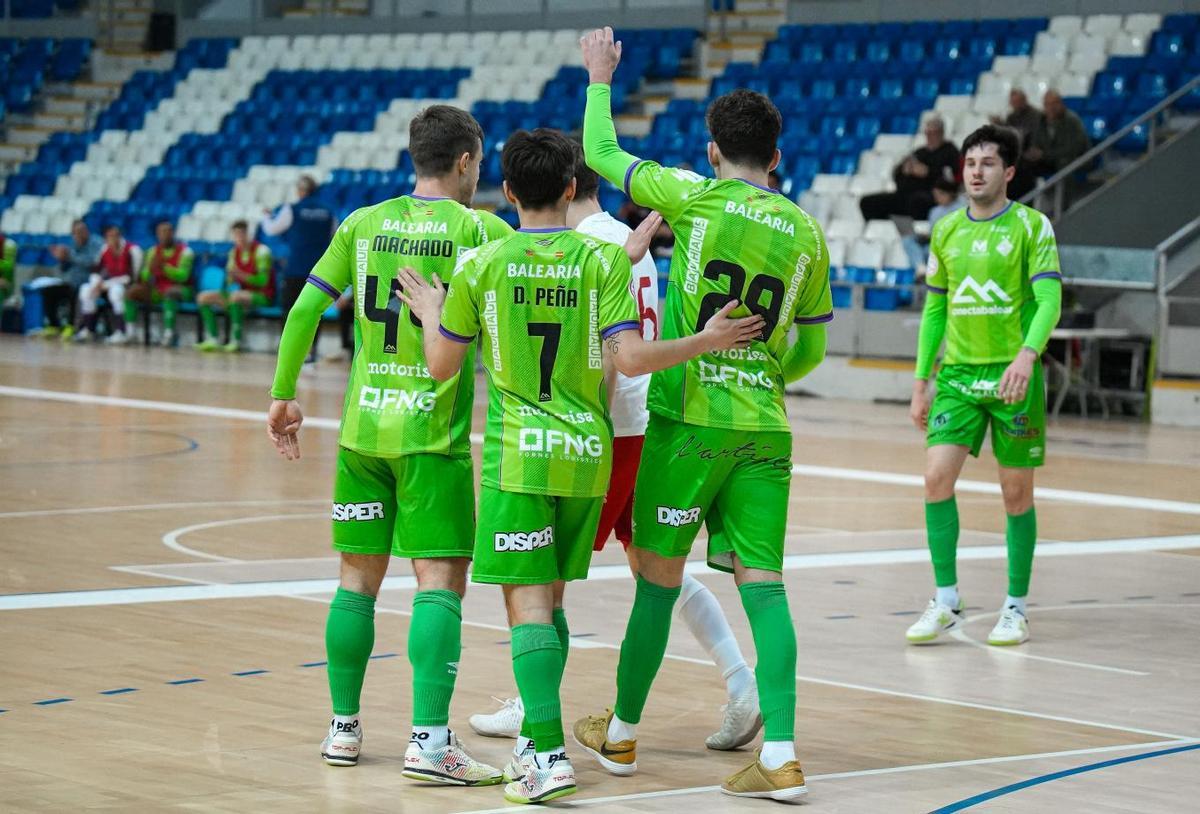 Los jugadores del Palma Futsal, celebrando uno de los goles frente a Polonia.