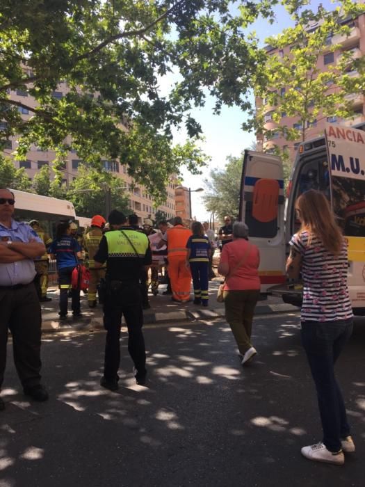 Un conductor herido al chocar con el tranvía en Valencia