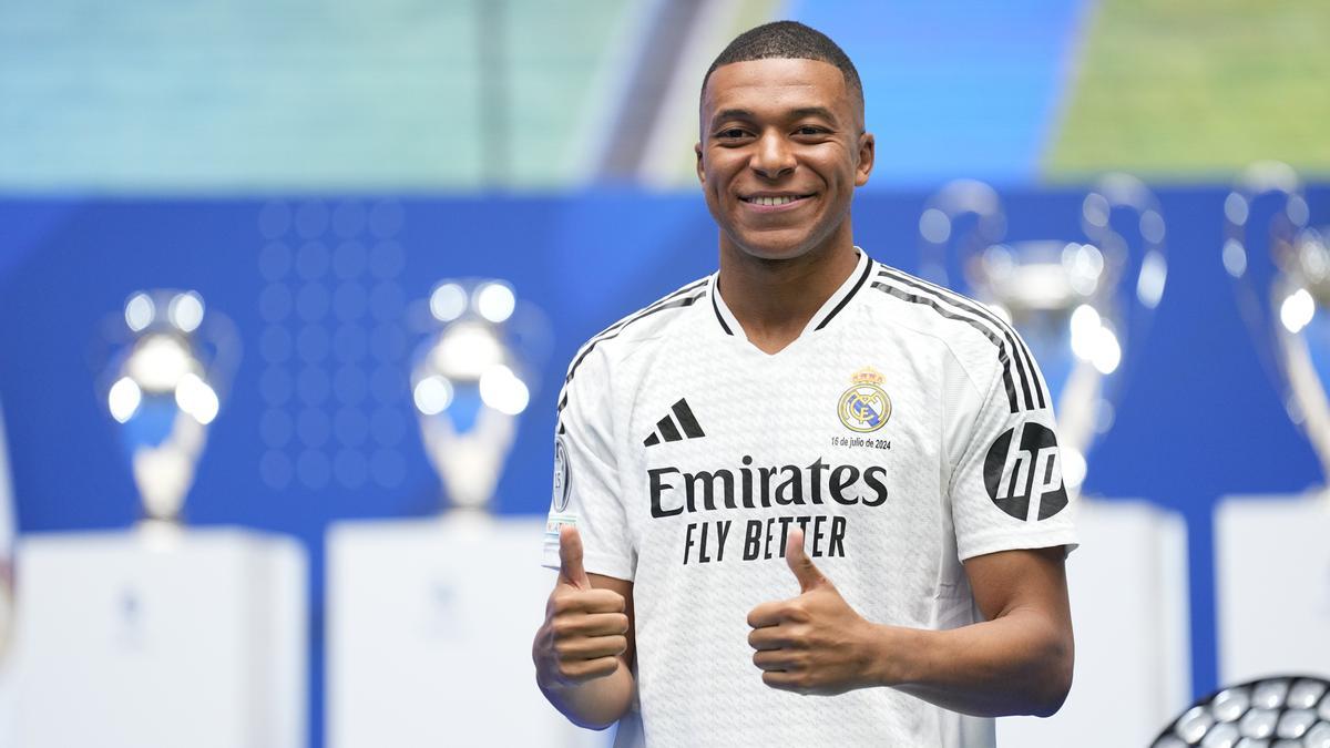 Kylian Mbappé en en la presentación de su fichaje por el Real Madrid en el Santiago Bernabéu