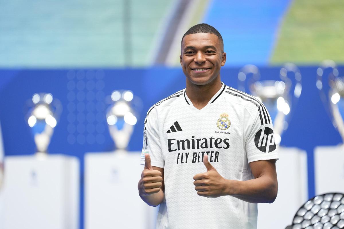 Kylian Mbappé en en la presentación de su fichaje por el Real Madrid en el Santiago Bernabéu