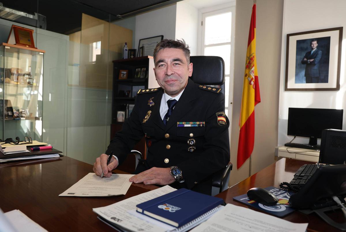 Luis Francisco Hombreiro está destinado en la comisaría de Vigo-Redondela desde hace algo más de un año.