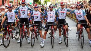 Jaworzno (Poland), 06/08/2019.- Riders of the Lotto Soudal team hold a minute of silence for their Belgian teammate Bjorg Lambrecht at the start of the fourth stage of the Tour de Pologne cycling race over 133.7km from Jaworzno to Kocierz, Poland, 06 August 2019. Bjorg Lambrecht, aged 22, of the Lotto Soudal team, crashed into a concrete culvert on the road during the third stage of the race. He was resuscitated and taken to hospital in Rybnik, where he died of his injuries. The organisers shortened the fourth stage by a 38.5km loop around Kocierz. The stage was also neutralized to pay respects to Lambrecht. (Ciclismo, Polonia) EFE/EPA/ANDRZEJ GRYGIEL POLAND OUT