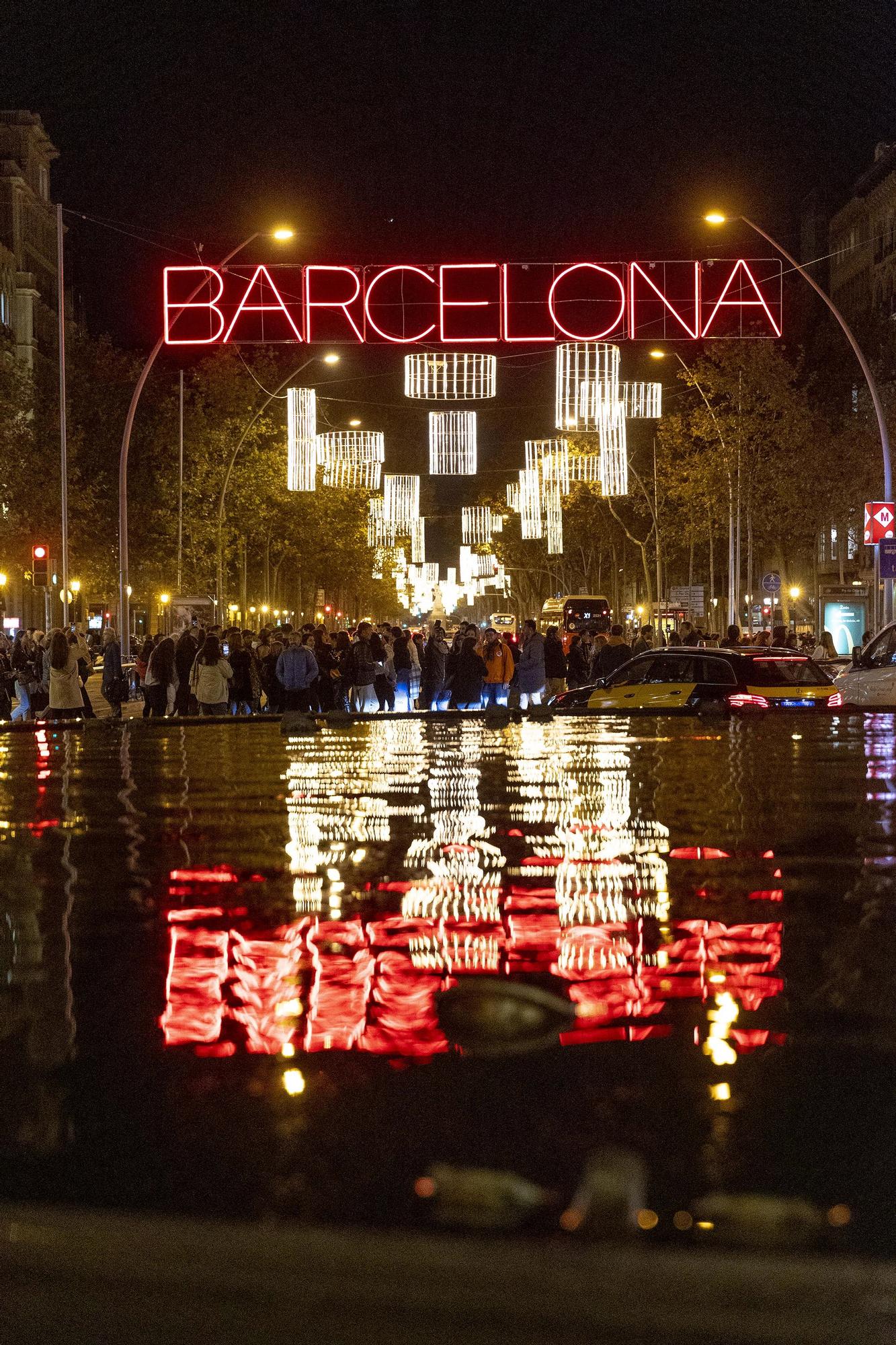 En imágenes: así brilla el alumbrado navideño de Barcelona