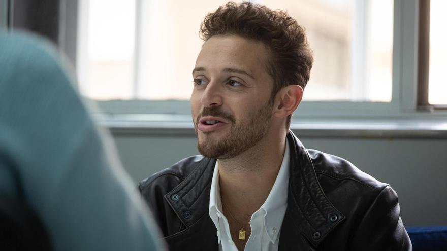 El cantante y actor Ruggero, de visita por Tenerife, saluda a los lectores de ELDÍA
