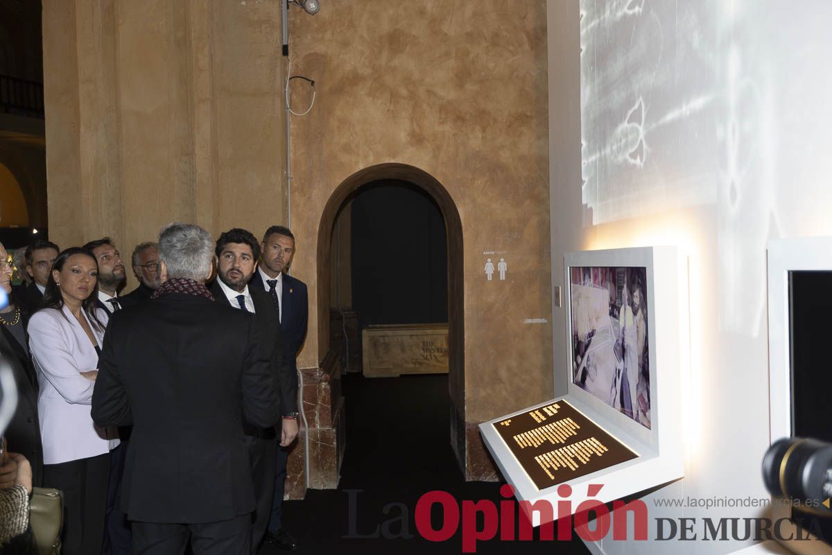 Así ha sido la inauguración de la exposición The Mystery Man en Caravaca. Descubre como es la muestra que atrae a miles de personas