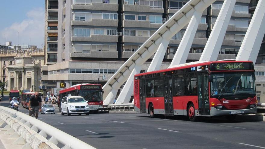 El ayuntamiento aumenta un 3,5 % los recursos para la EMT y mantiene las tarifas