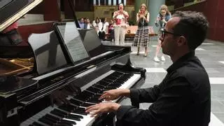 Un piano para humanizar el día a día de pacientes en el Hospital de la Candelaria