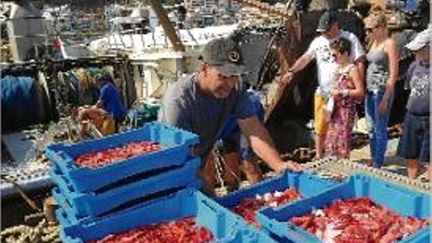 Una de les embarcacions que participen al Pescaturisme de Blanes.