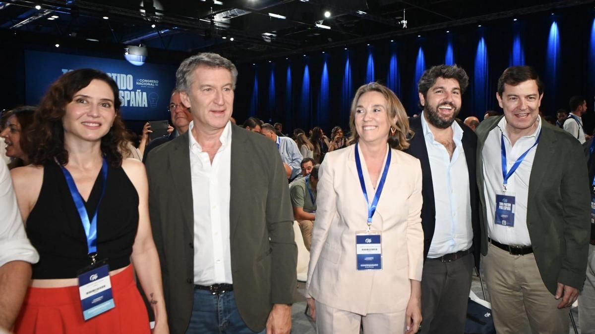 De izda. a dcha., Isabel Díaz Ayuso, Alberto Núñez Feijóo, Cuca Gamarra, Fernando López Miras y Alfonso Fernández Mañueco.