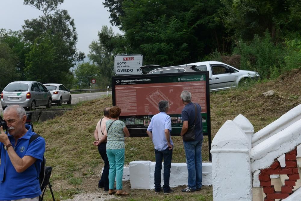 Inauguración del cementerio protestante de Mieres