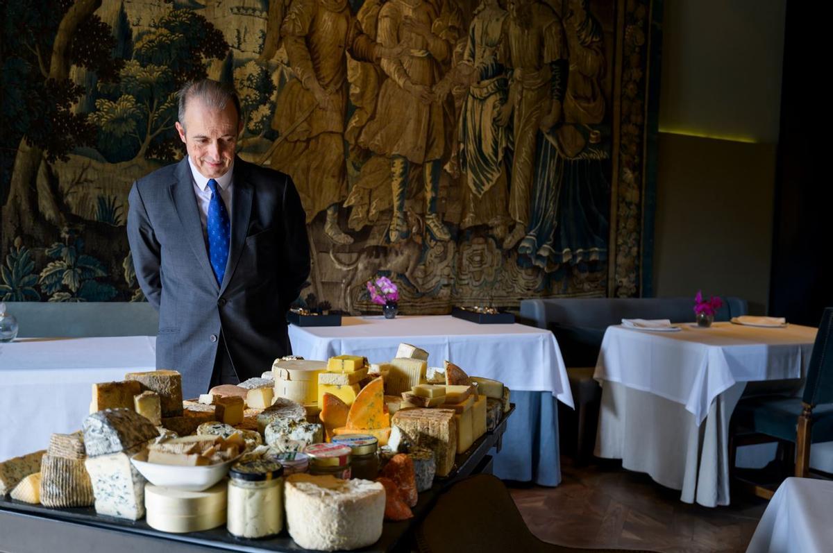 Toni Gerez amb el seu espectacular carro de formatges.