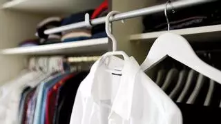 Ya no necesitas perchas para colgar la ropa en tu armario: esta es la nueva alternativa que arrasa