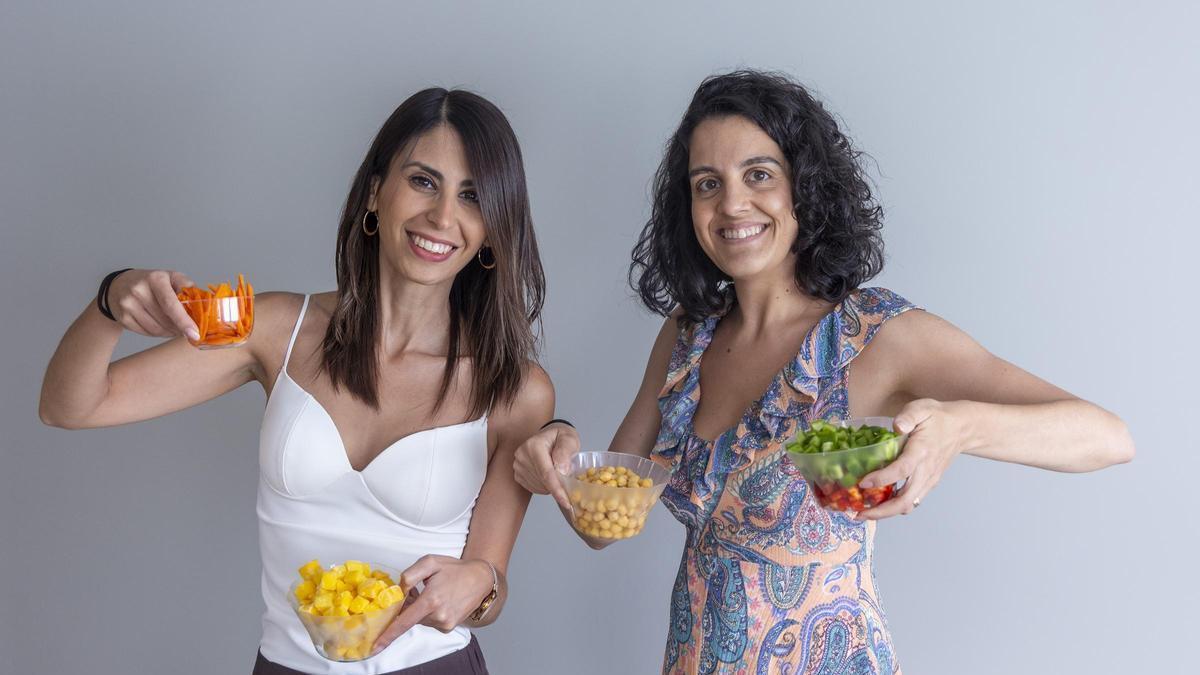 Raquel Escortel y Rocío Bueno, nutricionistas de HLA Vistahermosa, ofrecen concejos para organizar las comidas y su conservación.