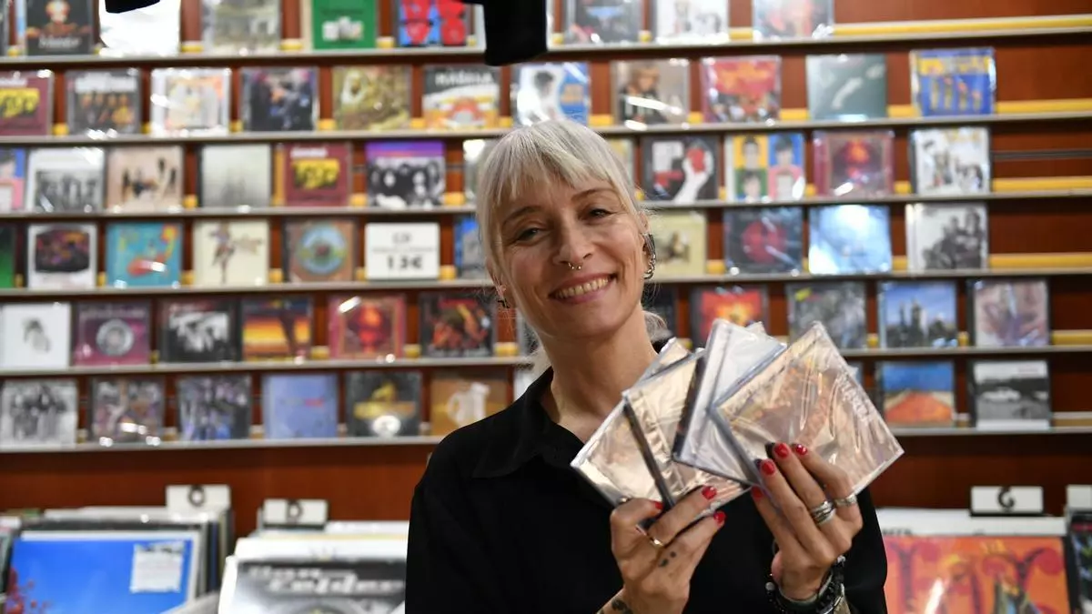 El CD revive en A Coruña gracias a los jóvenes: "Saben de música porque se lo inculcaron sus padres"