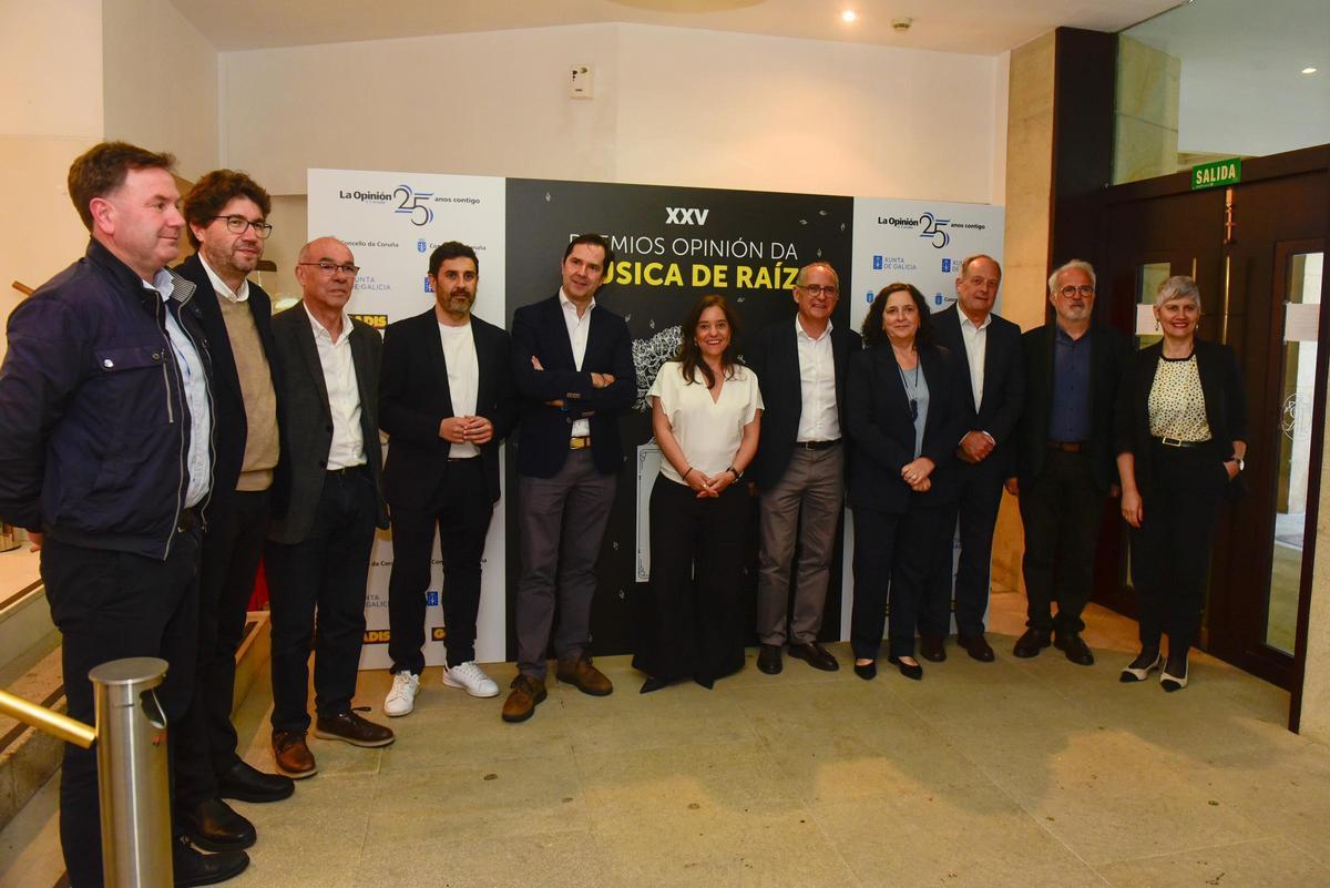 Benito Portela, Carlos Calvelo, Francisco Jorquera, Daniel Domínguez, Jacobo Sutil, Inés Rey, Juan Carlos Da Silva, Belén do Campo, José Luis Fernández Astray, Roberto Coira e Mercedes Queixas. Benito Portela, Carlos Calvelo, Francisco Jorquera, Daniel Domínguez, Jacobo Sutil, Inés Rey, Juan Carlos Da Silva, Belén do Campo, José Luis Fernández Astray, Roberto Coira e Mercedes Queixas.