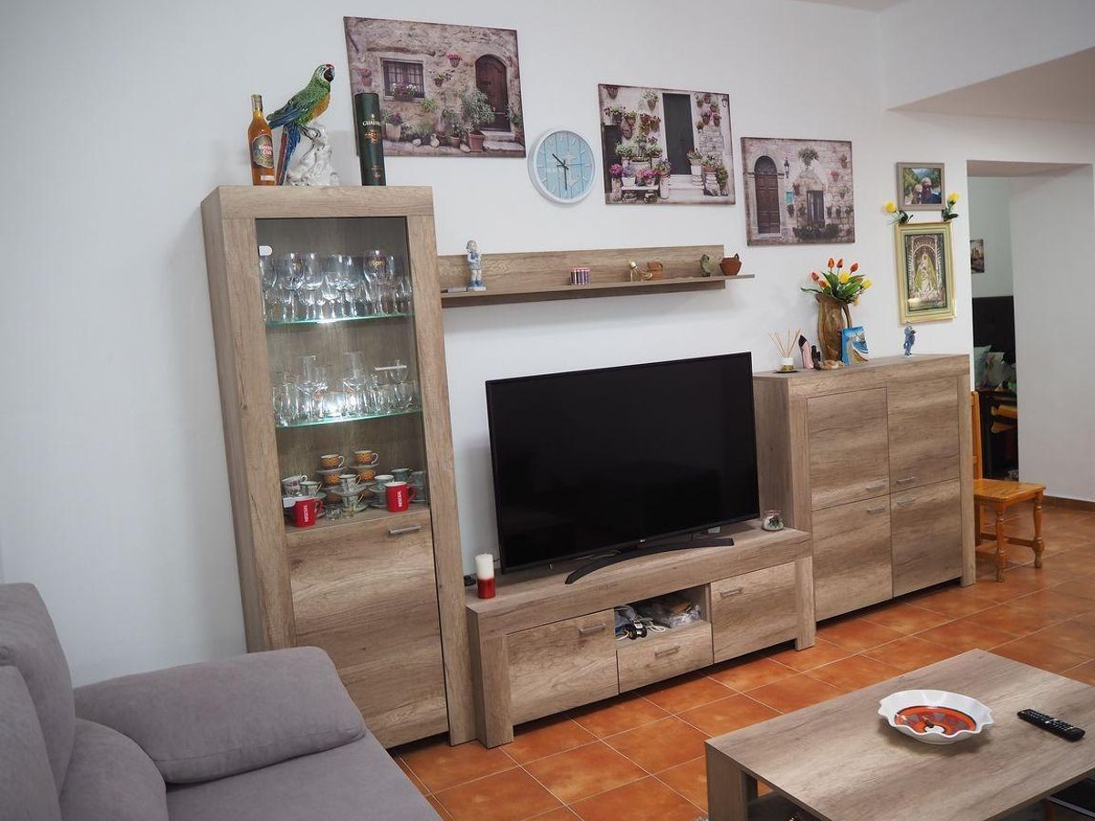 Casa terrera de una sola plante con reforma integral por solo 196.000 euros en Arico