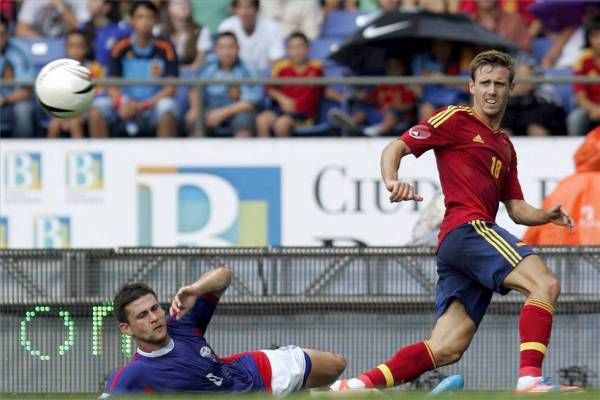 España vence a Puerto Rico (2-1)