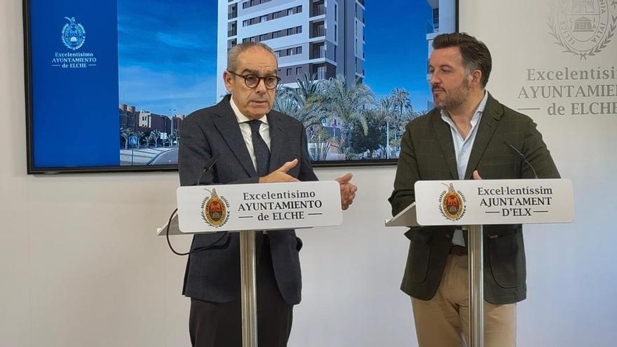 El alcalde de Elche, Pablo Ruz, recibe el alta en el hospital y la junta de portavoces decidirá cuándo se convocan los plenos aplazados