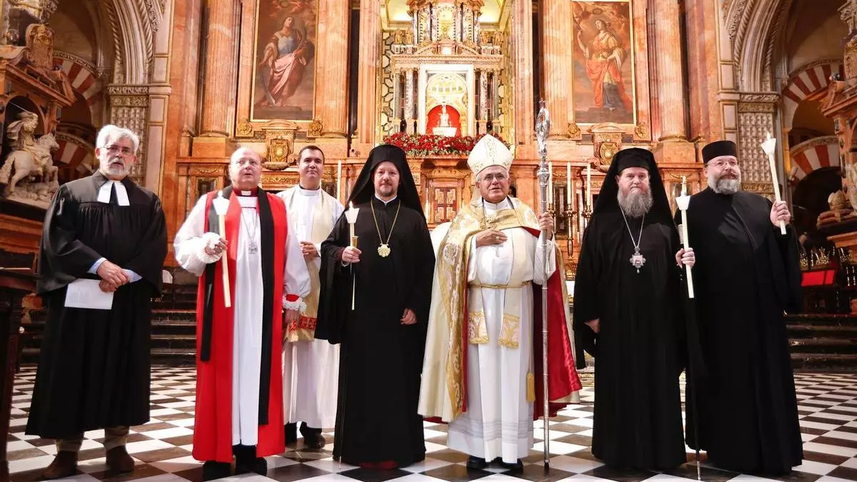 Cinco confesiones cristianas rezan con la Iglesia católica en la Catedral de Córdoba