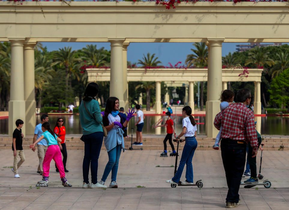 Los niños vuelven a llenar parques y calles