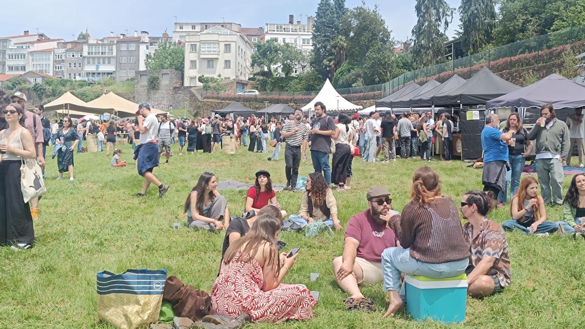 Ambiente a primera hora de la tarde en la Romaría das Flores