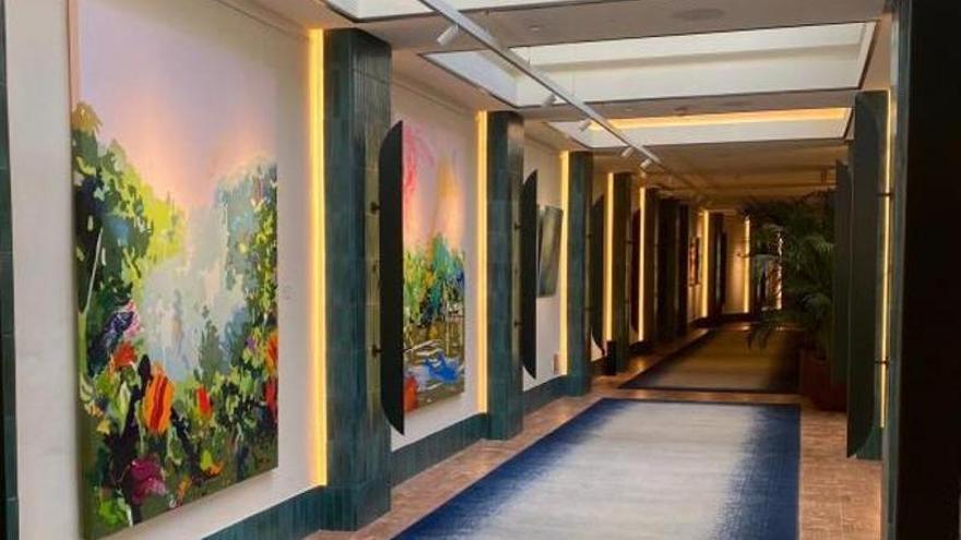 La galería de arte del hotel El Fuerte con la colección ‘Naturaleza y conciencia’. | L.O.