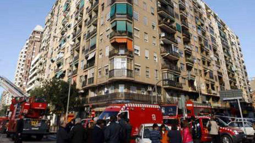 Cuatro heridos por un fuego en Valencia