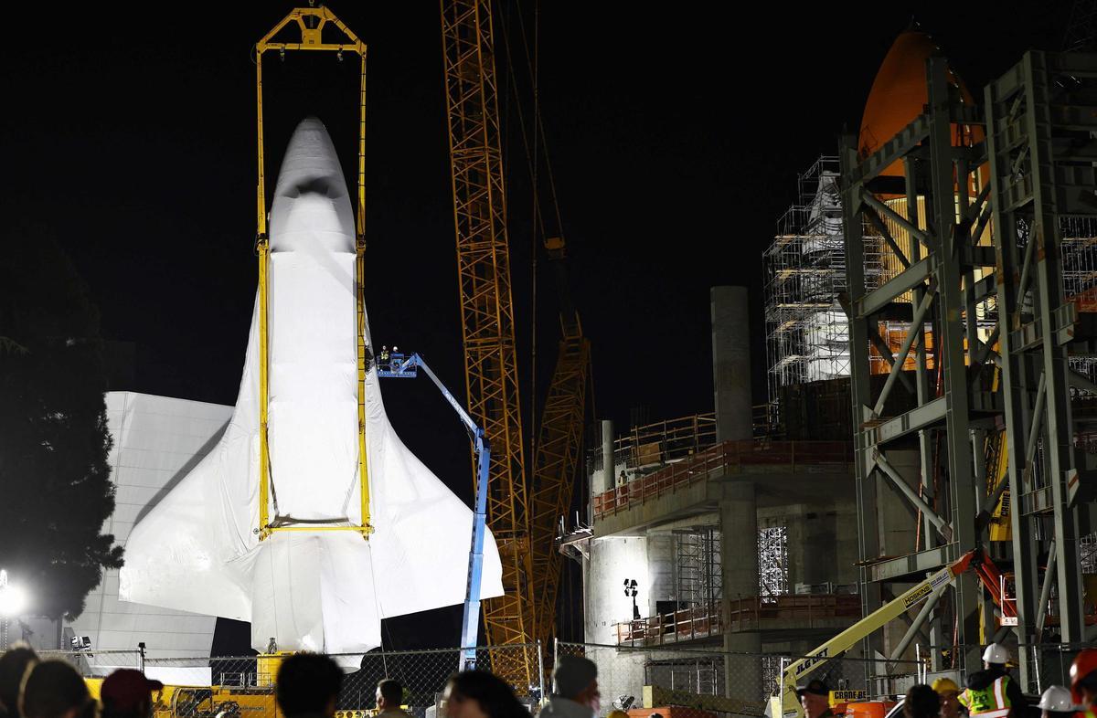 El transbordador Endeavour se instala en California para ser expuesto