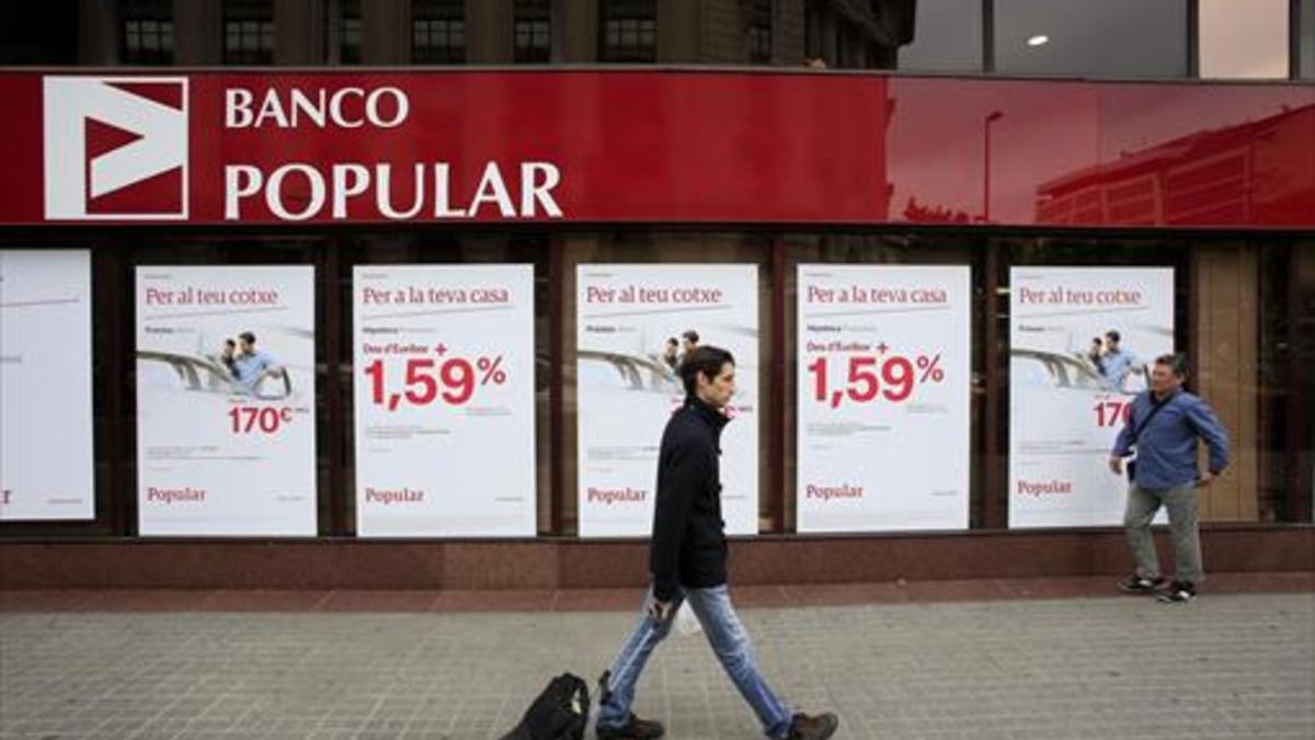 Fachada de una oficina del Banco Popular del paseo de Gràcia de Barcelona.