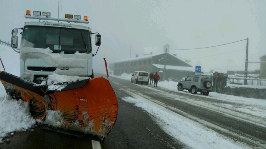 Dispuestas 34 quitanieves y 4.200 kilos de sal para hacer frente al temporal en Asturias