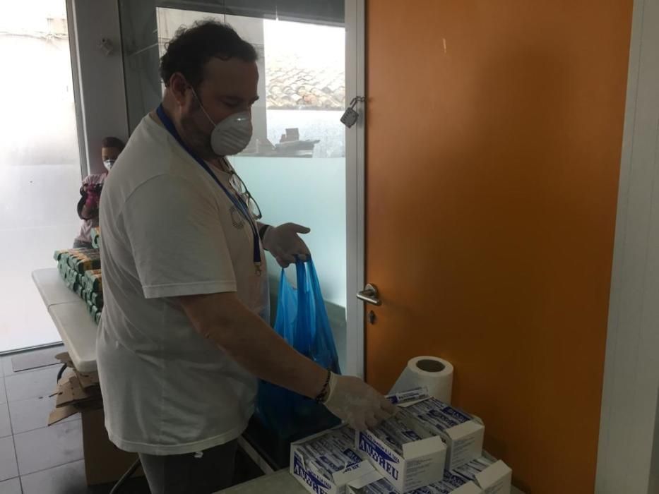 Coronavirus amb Cor reparte lotes de paella a 180 familias de Alaquàs