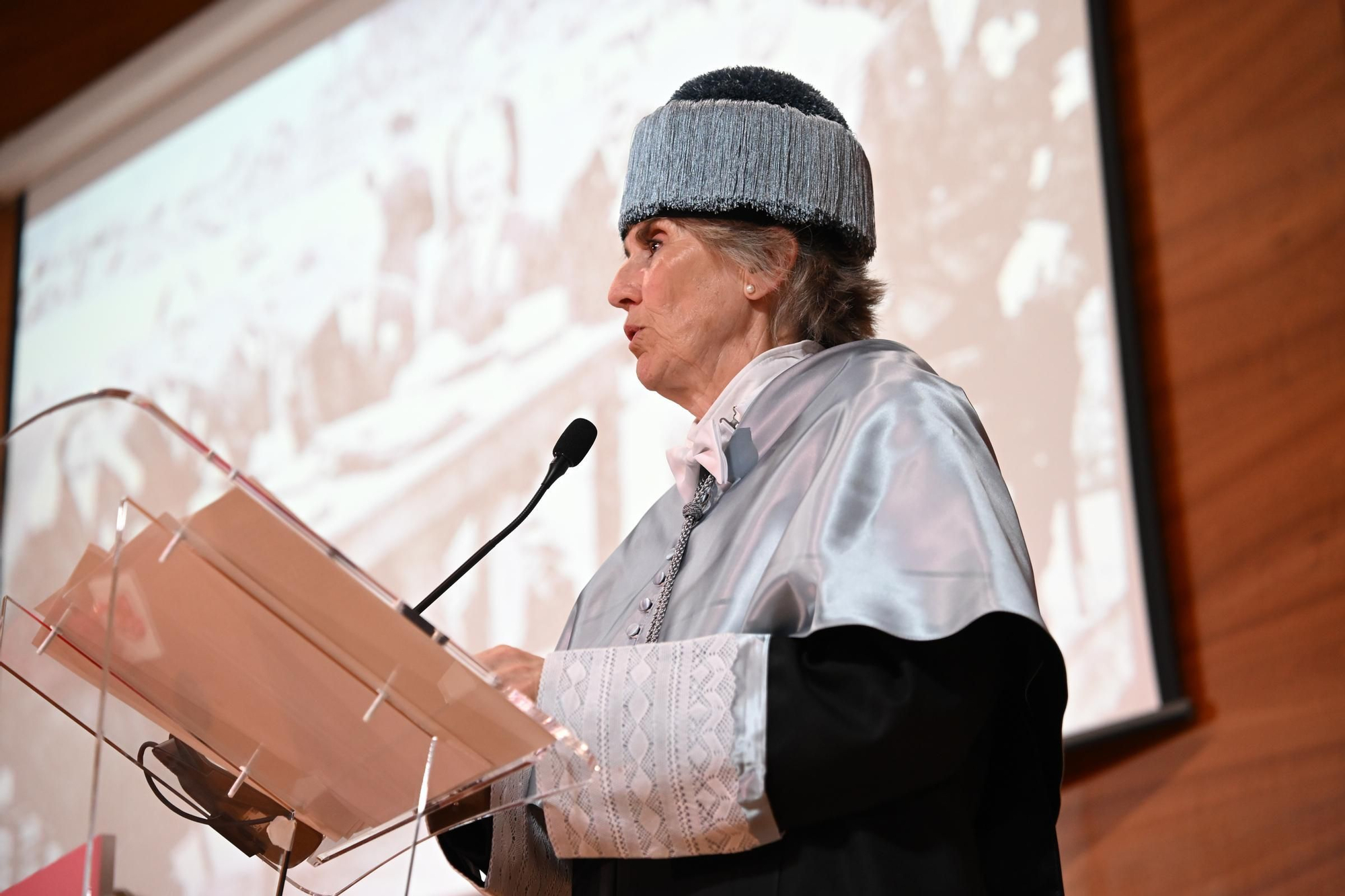 Así ha sido el acrto de investidura como Doctora Honoris Causa por la UMH de Elche de la periodista Paloma del Rio