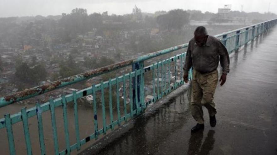 El huracán Sandy anega Haití