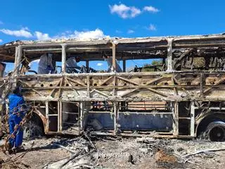 Un autobús se prende fuego en Zimbabue causando al menos ocho muertos