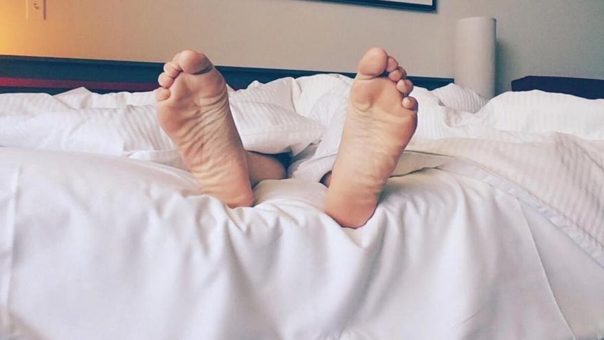 El truco para quedarte dormido en menos de un minuto que arrasa en las redes.