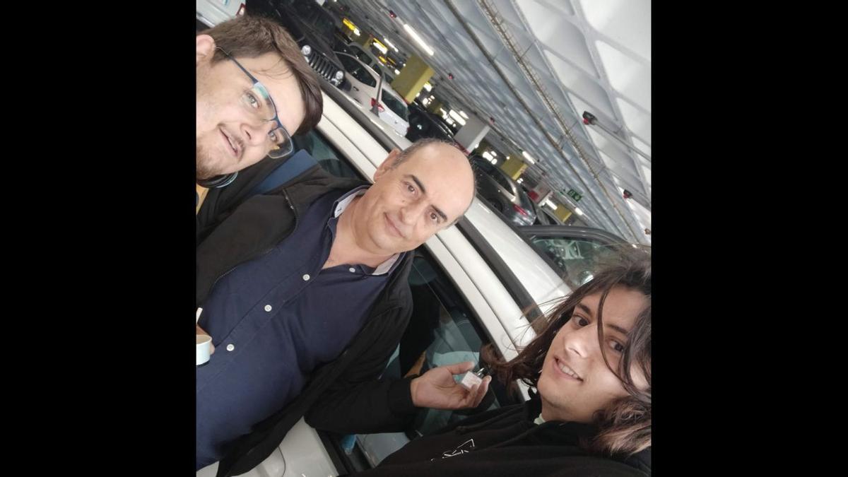 Isla junto a sus dos hijos, Michel y Nacho, en un viaje que los tres hicieron a Mallorca antes del crimen.
