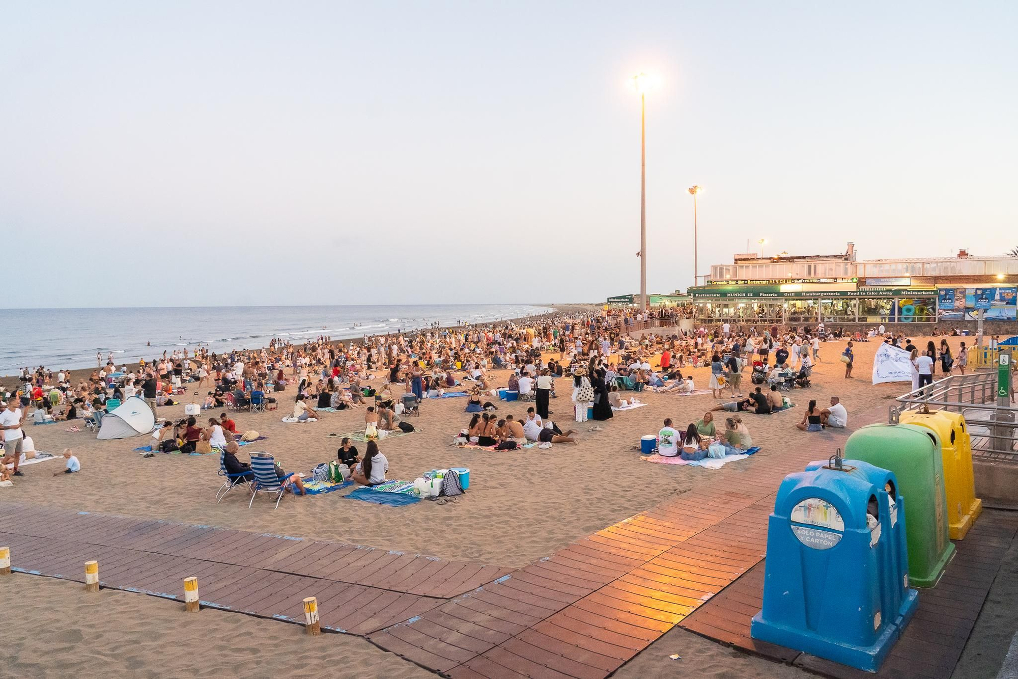 Celebración de las hogueras de San Juan en Playa del Inglés