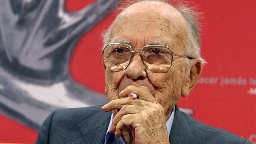 Ingresan a Santiago Carrillo en el hospital Clínico de Madrid para una revisión