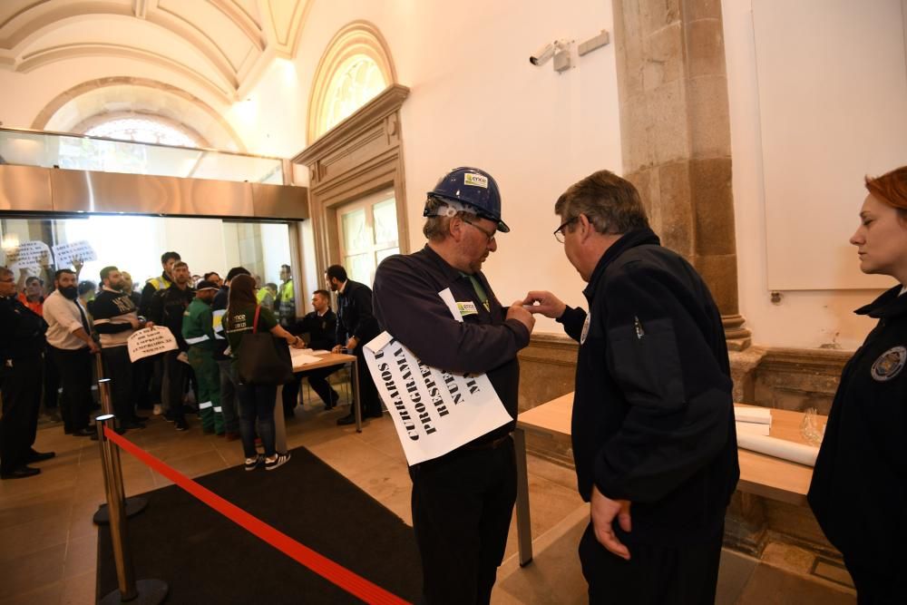 Prórroga de Ence | Los trabajadores de la pastera llevan sus protestas a la Diputación